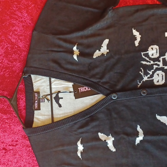 DOLLSKILL 2X TRICKZ N TREATZ BLACK/WHITE LONG-SLEEVED CARDIGAN BUTTON DOWN - Picture 7 of 16